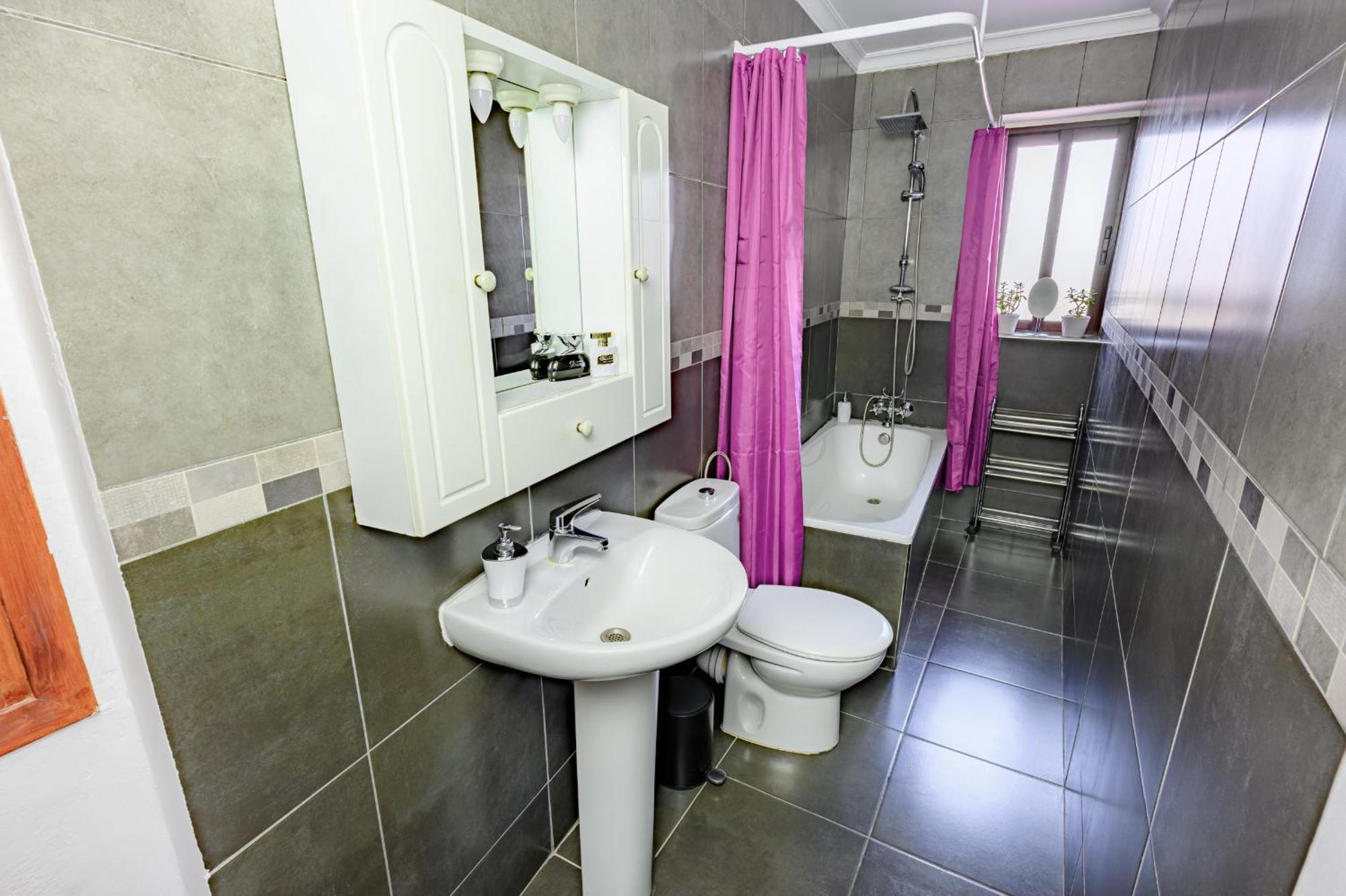 Astarte Guesthouse Castillo de Locubín 外观 照片
